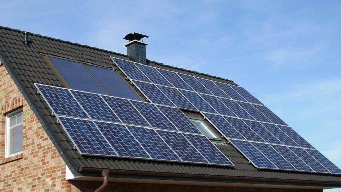 solar-panel-array-1591358_1280 Solardach und Photovoltaik