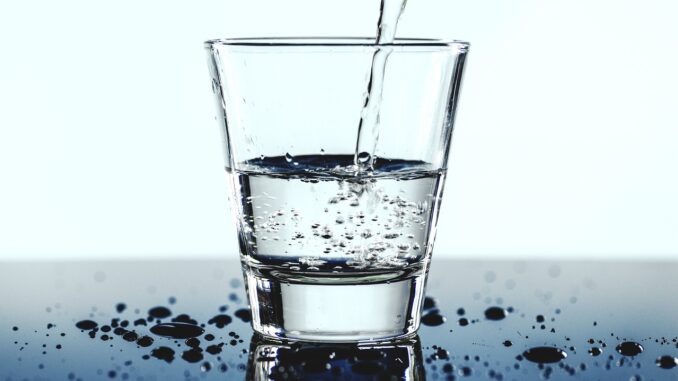 aqua-3445987_1280 Viel Wasser trinken ist gesund
