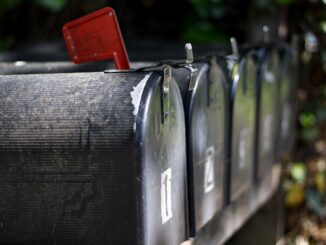 Briefkästen in einer Reihe