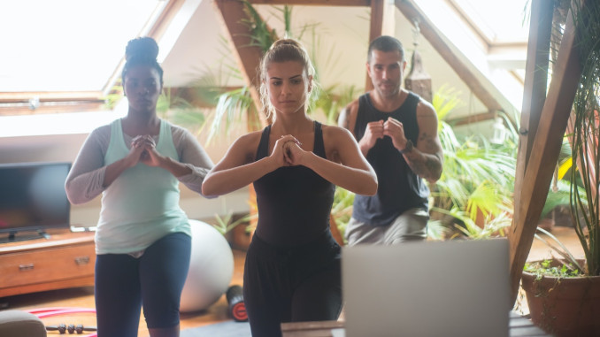 pexels-kampus-production-8173452 Personal Training im Internet