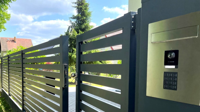 CORE base, Aluminium Gartentor