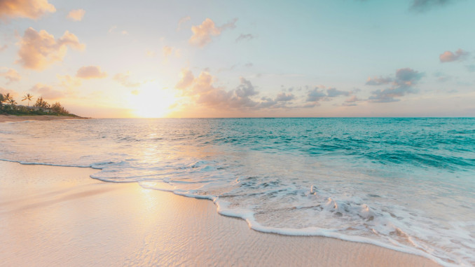 sean-oulashin-KMn4VEeEPR8-unsplash Strand