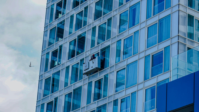 boris-izmaylov-LDvonjBE4L4-unsplash Bürogebäude reinigen