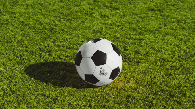 wesley-tingey-dKCKiC0BQtU-unsplash Fußball